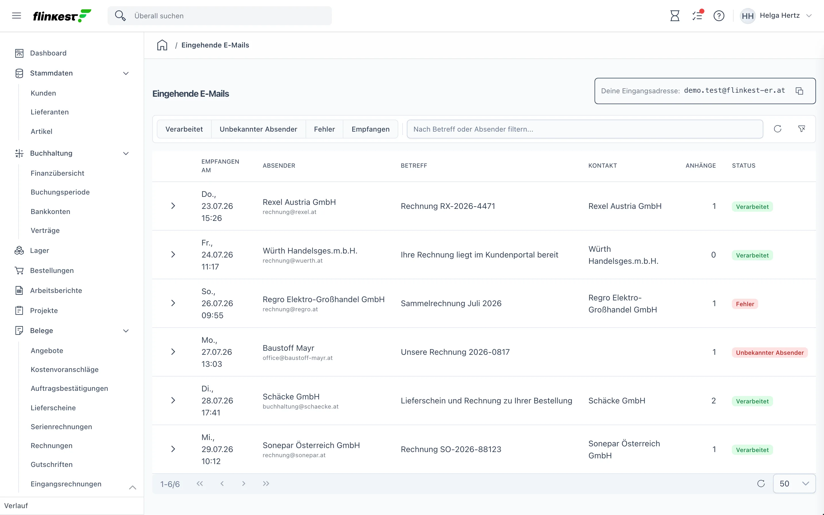 Liste der eingegangenen E-Mails mit Empfangsdatum, Absender, Betreff, Kontakt, Anzahl der Anhänge und Status