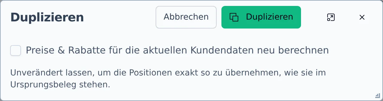 Dialog „Duplizieren" mit dem Kästchen „Preise & Rabatte für die aktuellen Kundendaten neu berechnen" und dem Hinweis, unangehakt die Positionen unverändert zu übernehmen