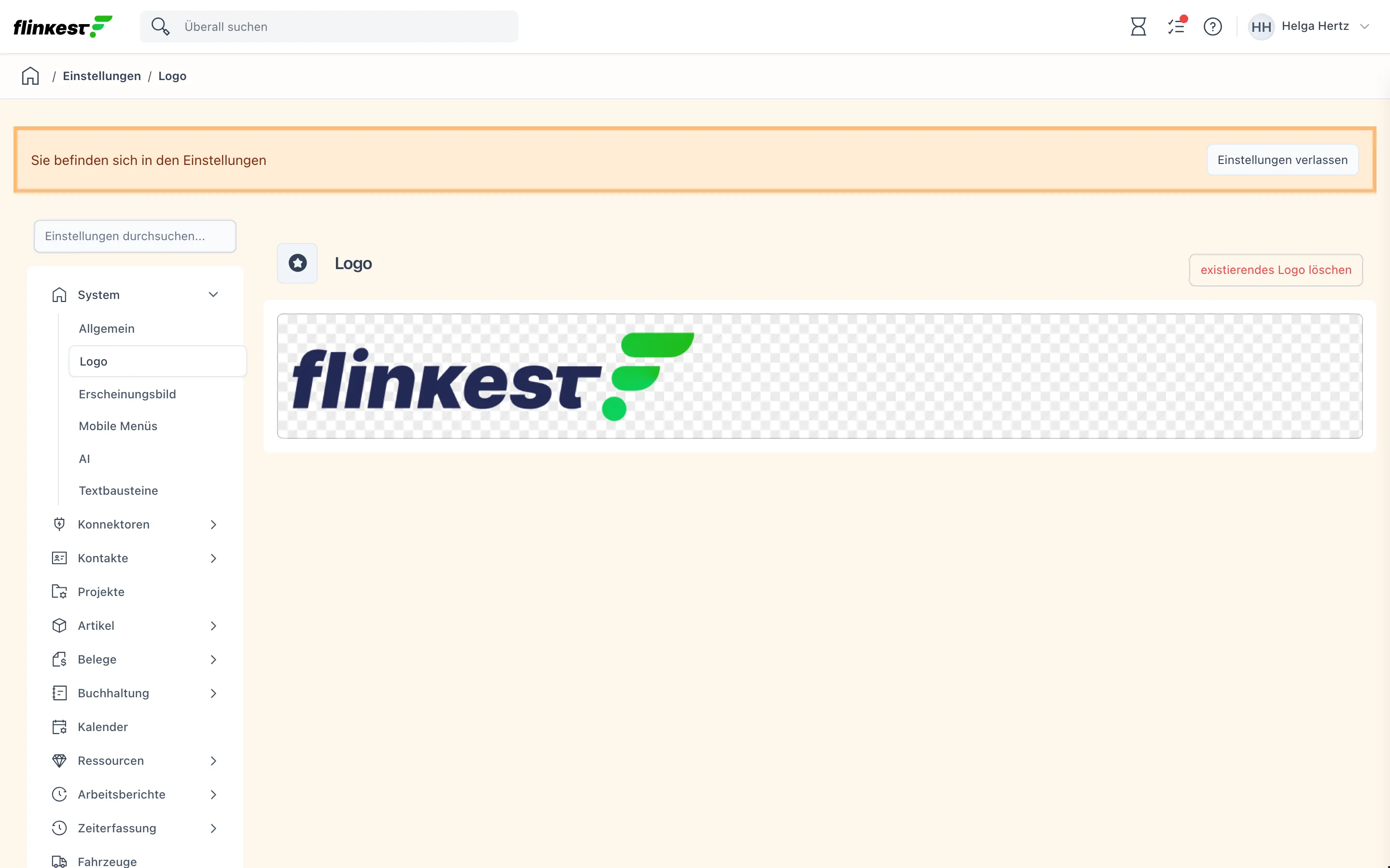 Die Seite Logo mit hinterlegter Datei: Titel „Logo", rechts daneben die Schaltfläche „existierendes Logo löschen", darunter ein Kasten mit der Vorschau des Logos auf einem Karomuster