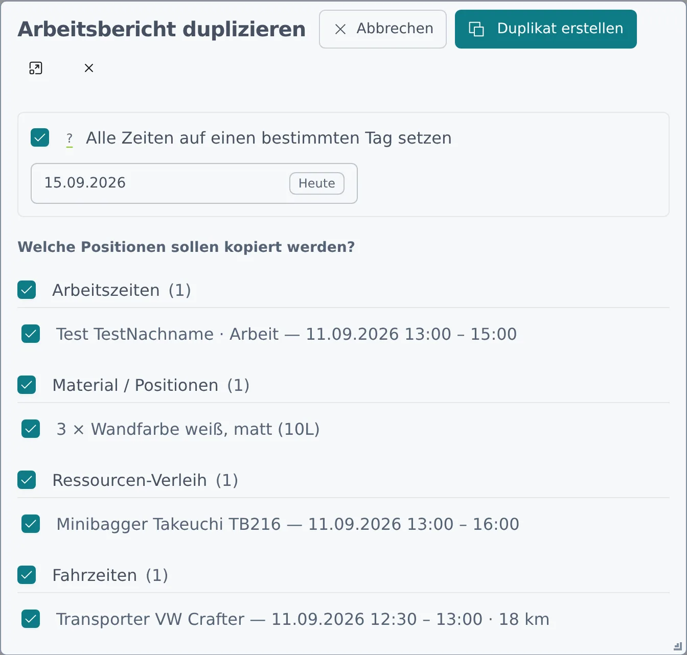 Der Dialog „Arbeitsbericht duplizieren" mit Checkboxen je Abschnitt und der Option, alle Zeiten auf einen Tag zu verschieben